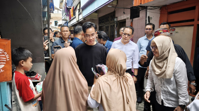 Wapres Gibran bersama Pj Gubernur Jatim blusukan di Surabaya