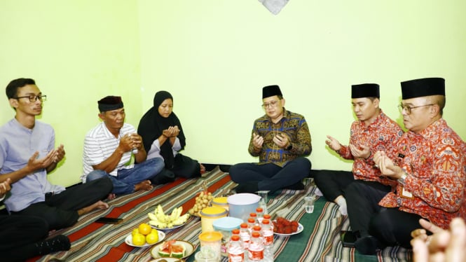 Pj Gubernur Jatim Bertakziah ke Keluarga Korban