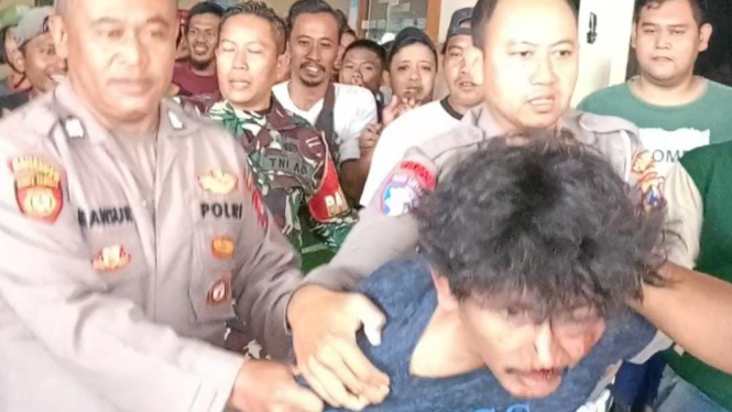 CA saat diamankan polisi Driyorejo Gresik