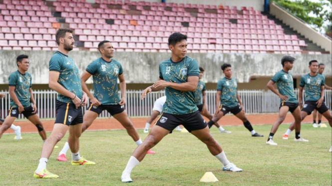 Pemain Gresik United uji lapangan Mandala Jayapura