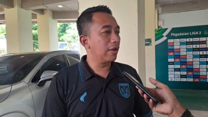 Manajer Persela Lamongan Fariz Julinar Maurisal