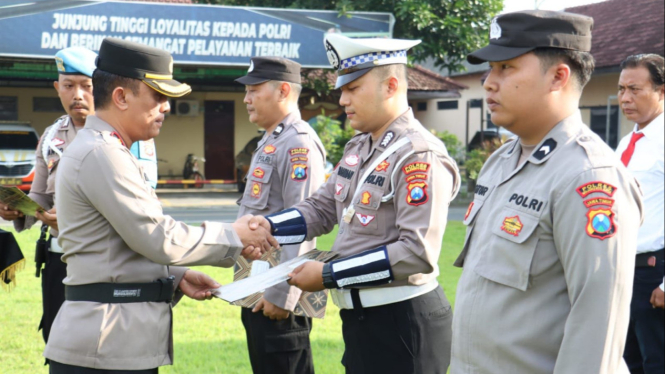 Belasan anggota Polres Mojokerto berprestasi diberi penghargaan