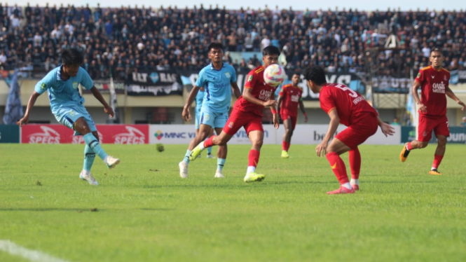 Laga Persela Lamongan versus Persijap Jepara