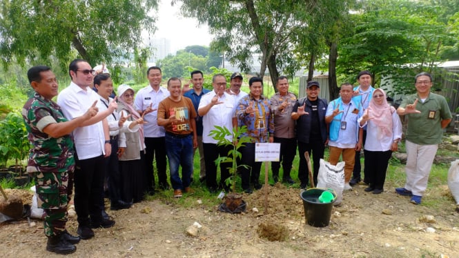 PWI Gresik dan berbagai stakeholder tanam pohon di HPN 2025.