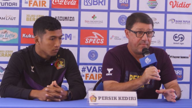 Pelatih Marcelo Rospide dan Khanafi