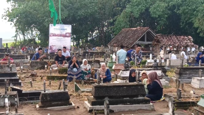 Suasana Nyekar Bareng di Desa Karanganom.