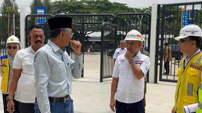 Menteri PU RI saat berkunjung ke Stadion Surajaya Lamongan