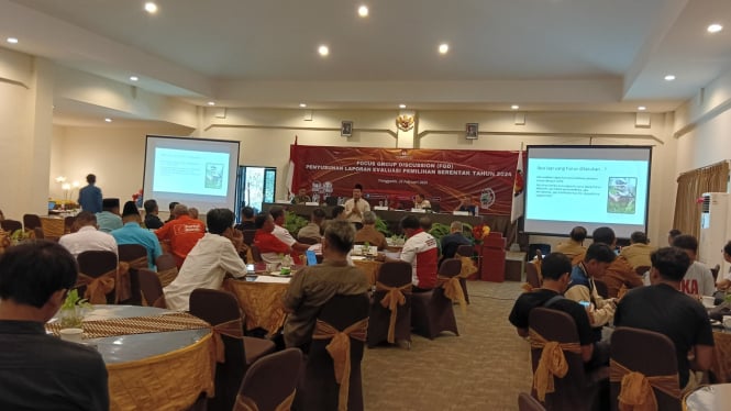 Suasana FGD KPU Trenggalek di Hotel Jaas Permai.