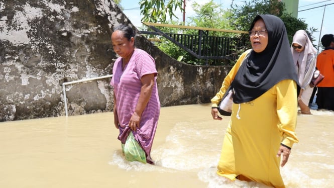 Warga Desa di Kecamatan Balongpanggang mengungsi sementara