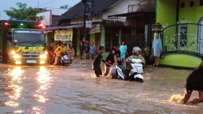 Kondisi banjir di Desa Sidorejo, Kauman Tulungagung.