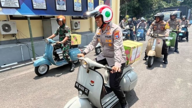 Polres Mojokerto distribusikan 300 paket sembako