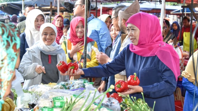 Gubernur Khofifah Cek Harga Bapok dan Sayuran di Batu