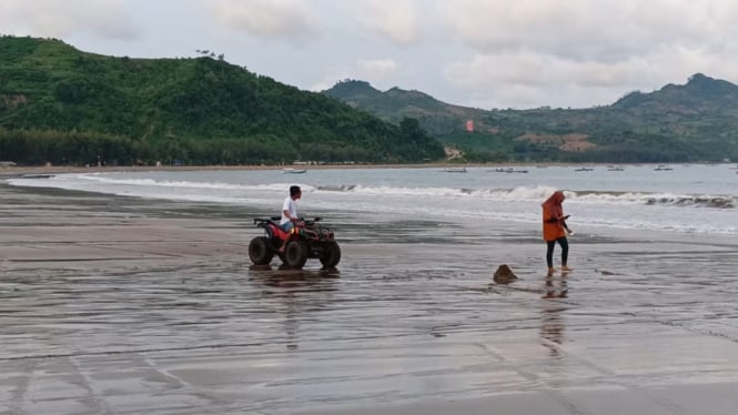 Suasana Pantai Gemah saat bulan Ramadan cocok untuk ngabuburit.