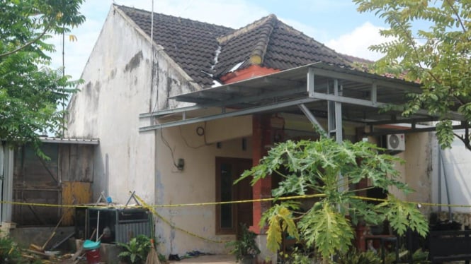 Rumah produksi senjata digaris polisi.