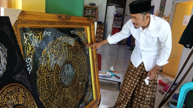 Hasil karya Kaligrafi Timbul dari Komarudin asal Tulungagung.