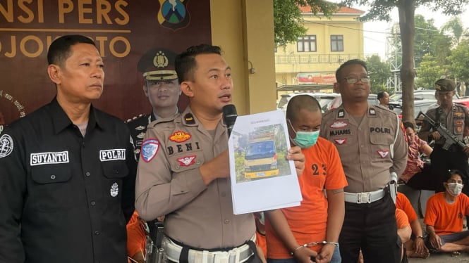 Polisi menangkap sopir truk pelaku tabrak lari yang menewaskan seorang karyawati di Kecamatan Ngoro, Mojokerto.