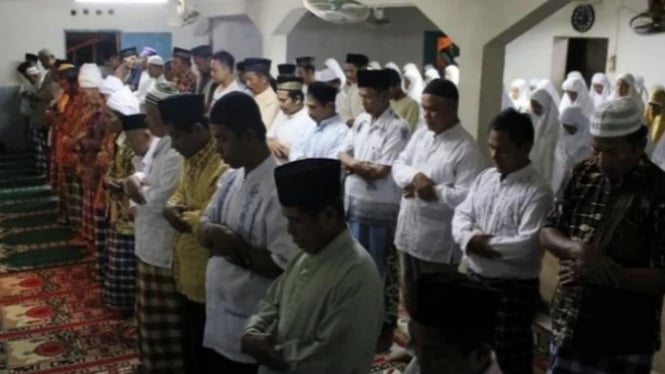 Shalat Tarawih.