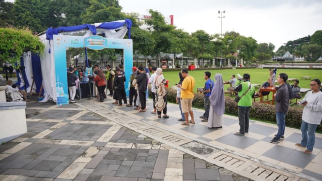 Warga serbu pasar murah di Surabaya