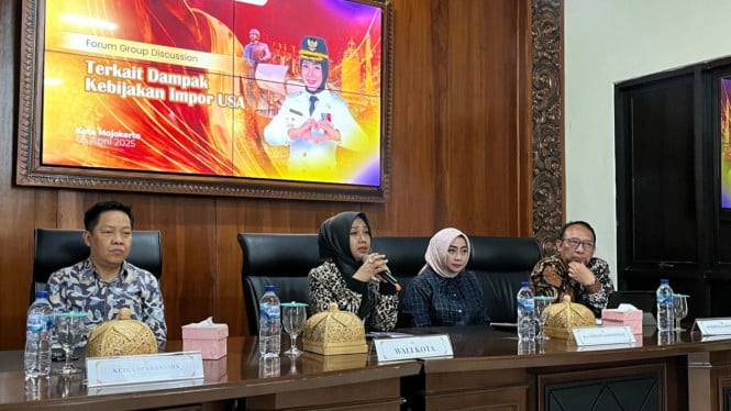 Wali Kota Mojokerto Ika Puspitasari membuka FGD Dampak Kebijakan Impor AS