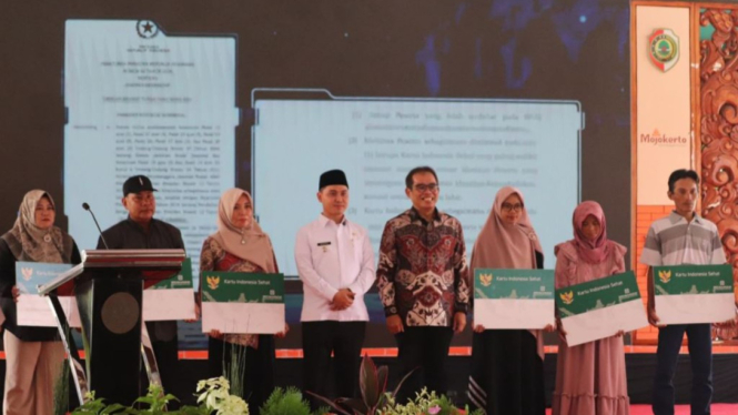 Bupati Mojokerto Muhammad Albarra meluncurkan Program UHC Prioritas di Pendopo Graha Maja Tama