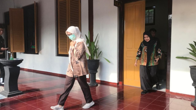 Mantan Bupati Blitar, Rini Syarifah Usai Pemeriksaan
