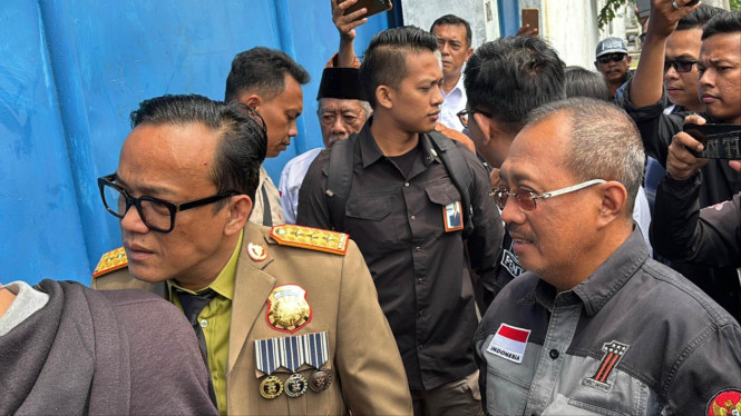 Wamenaker Immanuel Ebenezer sidak di UD Sentosa Seal di Surabaya.