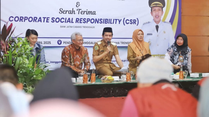 Wakil Bupati Trenggalek Syah Mohamad Natanegara saat memberikan arahan di hadapan para relawan Dinsos