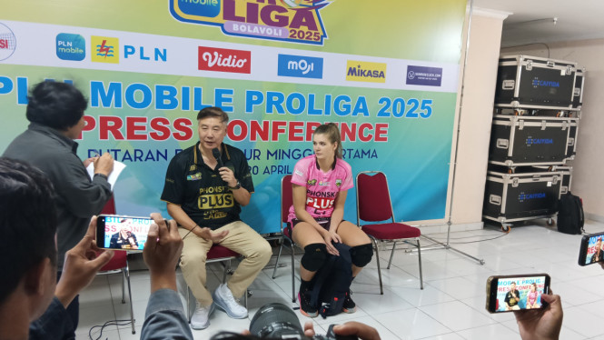 Pelatih Gresik Petrokimia, Jeff Jiang Jie.