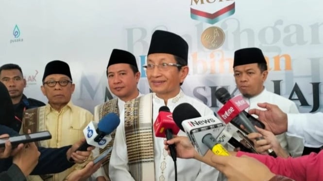 Menag Nasaruddin Umar saat jumpa pers di Asrama Haji Pondok Gede Jakarta.