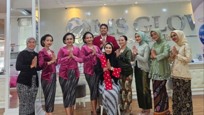 Karyawan J99 Corp Berbusana Batik
