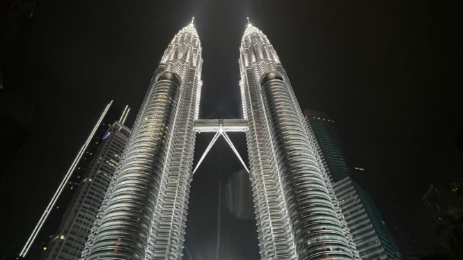 Menara Kembar Petronas di Kuala Lumpur, Malaysia.