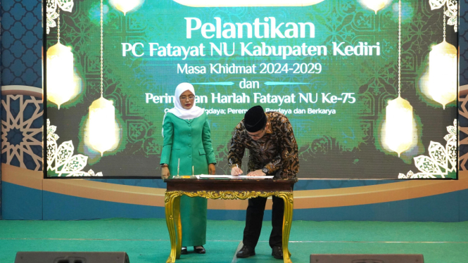 Penandatanganan kerjasama Pemkab dengan Fatayat NU Kediri.