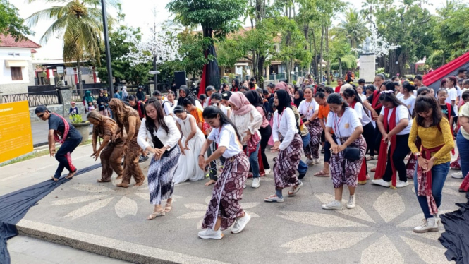 Menari 4 jam nonstop di Tulungagung