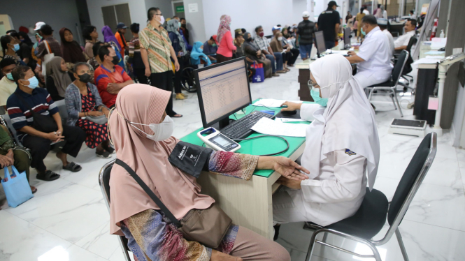 Pemeriksaan kesehatan gratis di Surabaya