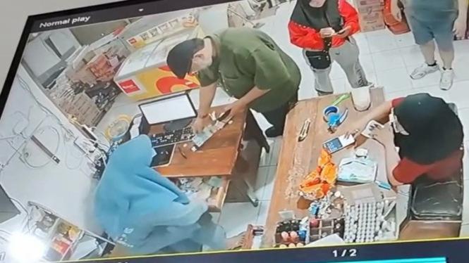 Tangkapan kamera CCTV.
