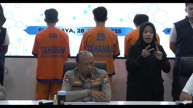 Kapolda Jatim Irjen Pol Nanang Avianto merilis kasus penipuan.
