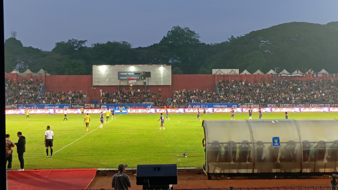Persik Kediri kalah 2-3 melawan Persebaya Surabaya.