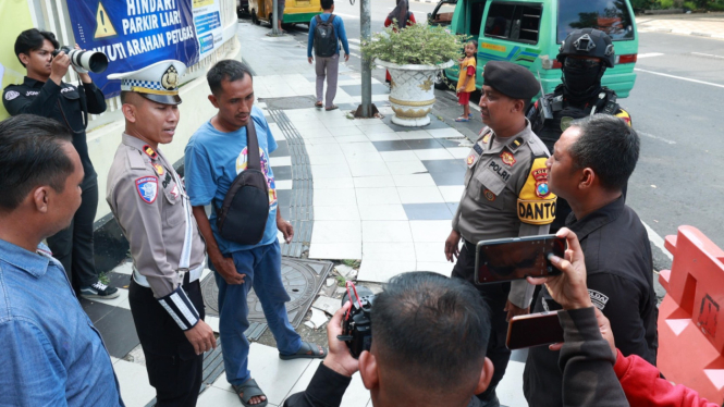 Patroli Skala Besar di Operasi Pekat II Semeru 2025 Polda Jatim.