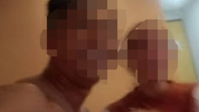 Foto yang diduga kades dan perangkatnya viral di media sosial.