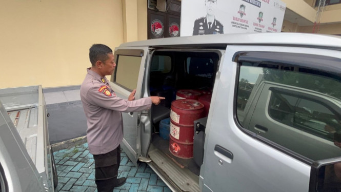 Barang bukti mobil Grand Max