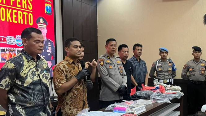 Duda di Mojokerto, Pelaku Pemerasan