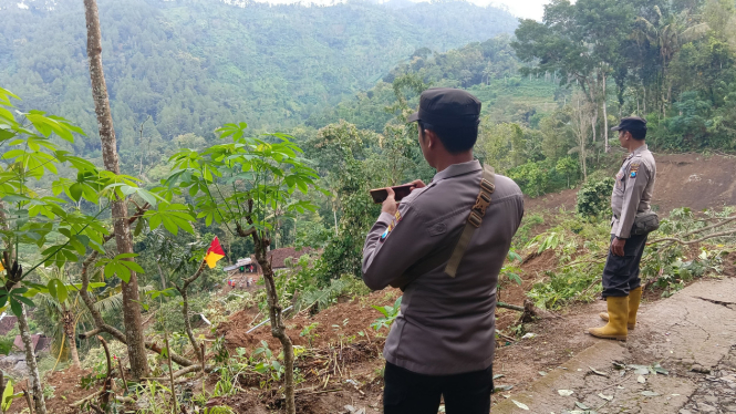 Lokasi longsor Depok Trenggalek, 6 orang belum ditemukan.
