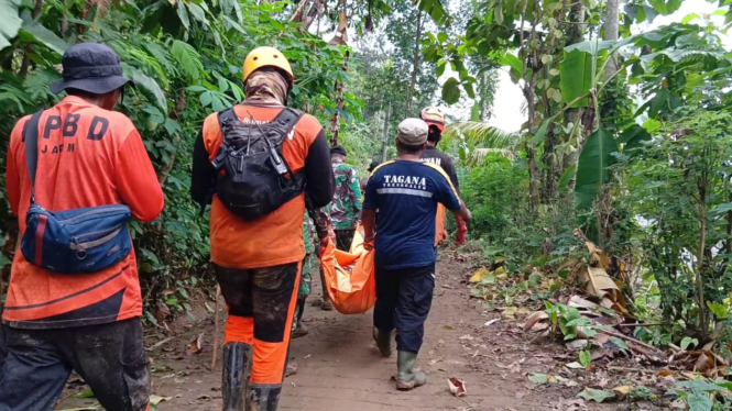 Jenazah dibawa ke RSUD dr Soedomo Trenggalek
