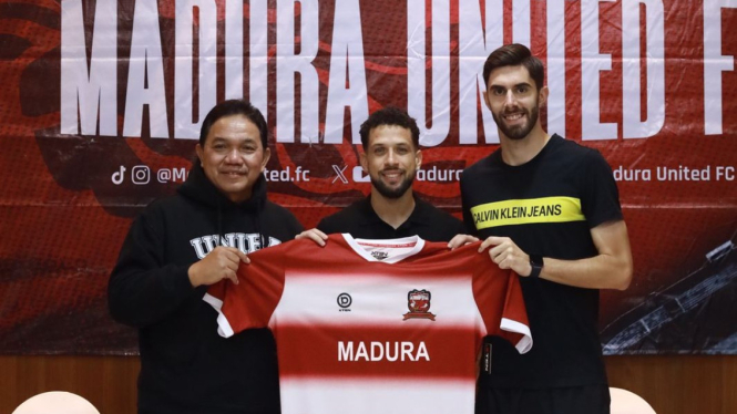 Achsanul Qosasi bersama Pedro Monteiro dan Iran Junior