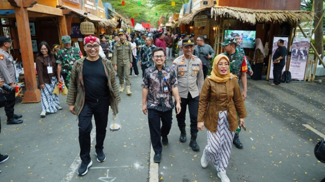 Wabub Dewi membuka Kuno Kini Fest Pemkab Kediri.