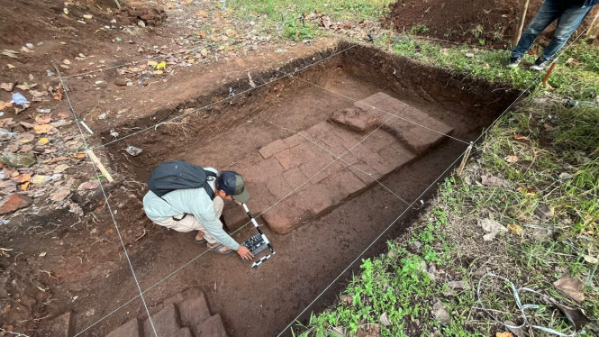 Ekskavasi Candi Brahu di Desa Bejijong Mojokerto