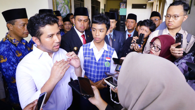 Emil Dardak Bersama Animator Al Divi Rarindrayana