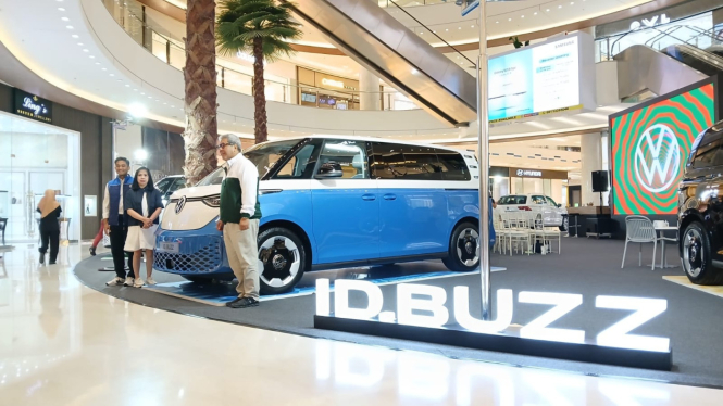 ID.BUZZ nampang di Mal Galaxy Surabaya