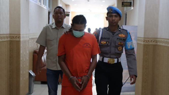 Pelaku, ayah perkosa anak tiri di kantor polisi