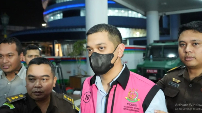 Anak Riza Chalid, Muhammad Kerry Adrianto Riza